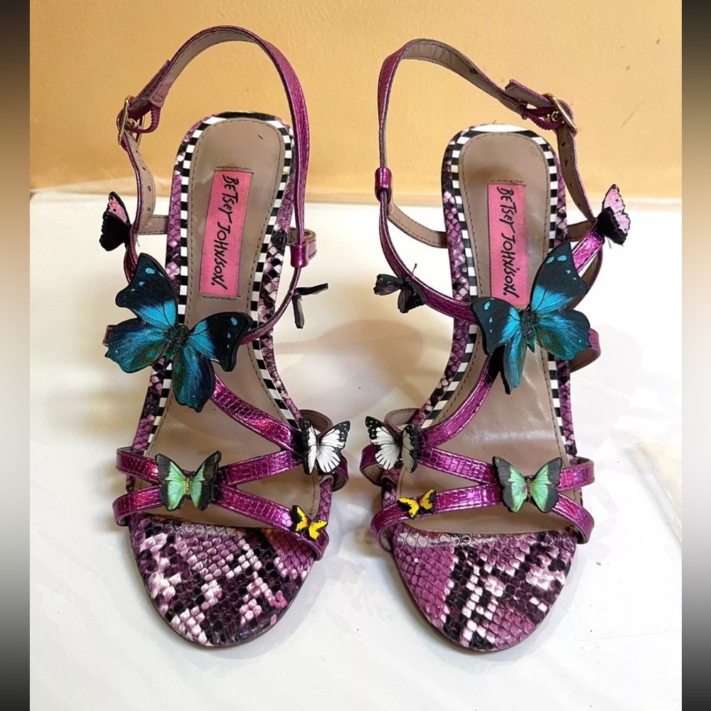 BETSEY JOHNSON WOMENS VANDI BUTTERFLY STRAPPY HEELS SANDALS FUCHSIA MULTI 5.5 M
